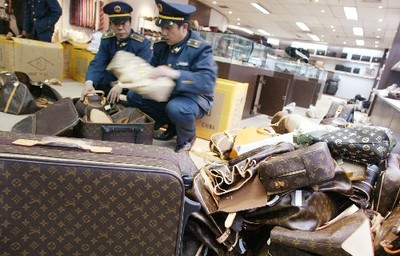 假冒世界名牌產品遭北京工商查處，商品批發貿易敲響警鐘